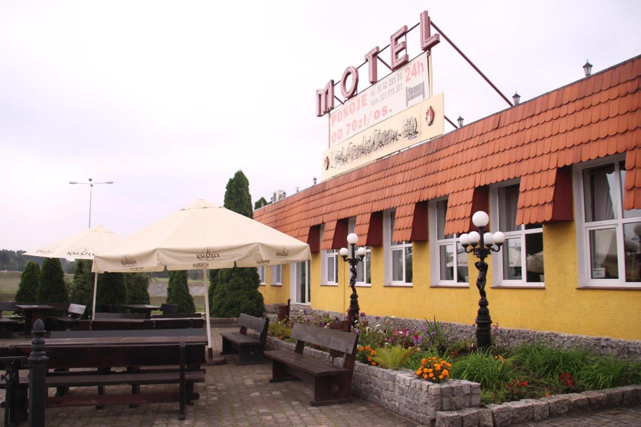 Zajazd Pod Kominkiem - Brzoza Kolo Torunia Exterior photo